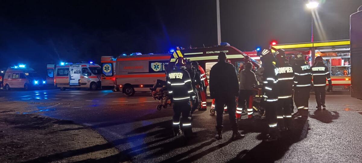 Accident  pe DN 67D în Răchiți: Opt persoane rănite, două victime au fost încarcerate