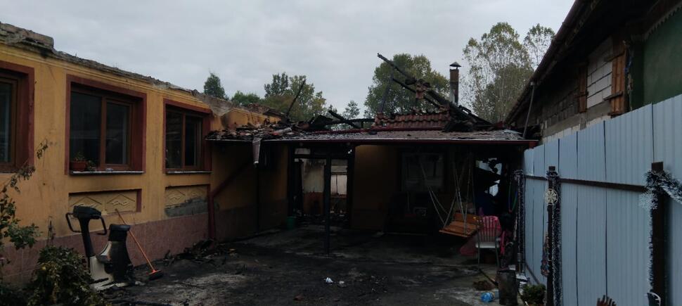Familia Bucălae din Crasna, fără casă în prag de iarnă după un incendiu&nbsp;devastator