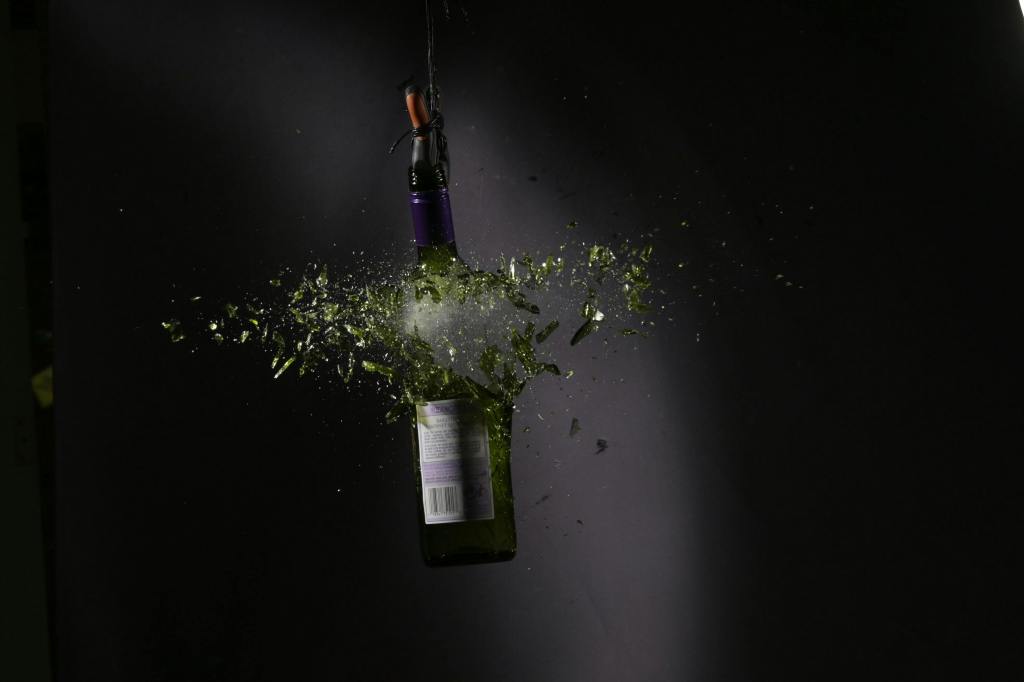 Dragoste cu sila nu se poate: Conflict între soți cu mătură și telefon&nbsp;spart