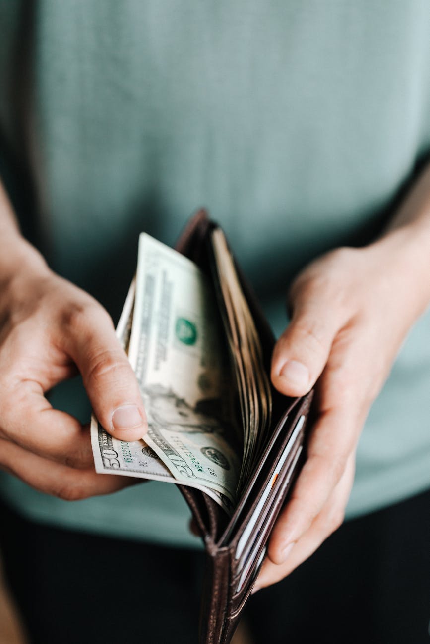 Salariul minim în România va crește la 4.050 de lei în 2025