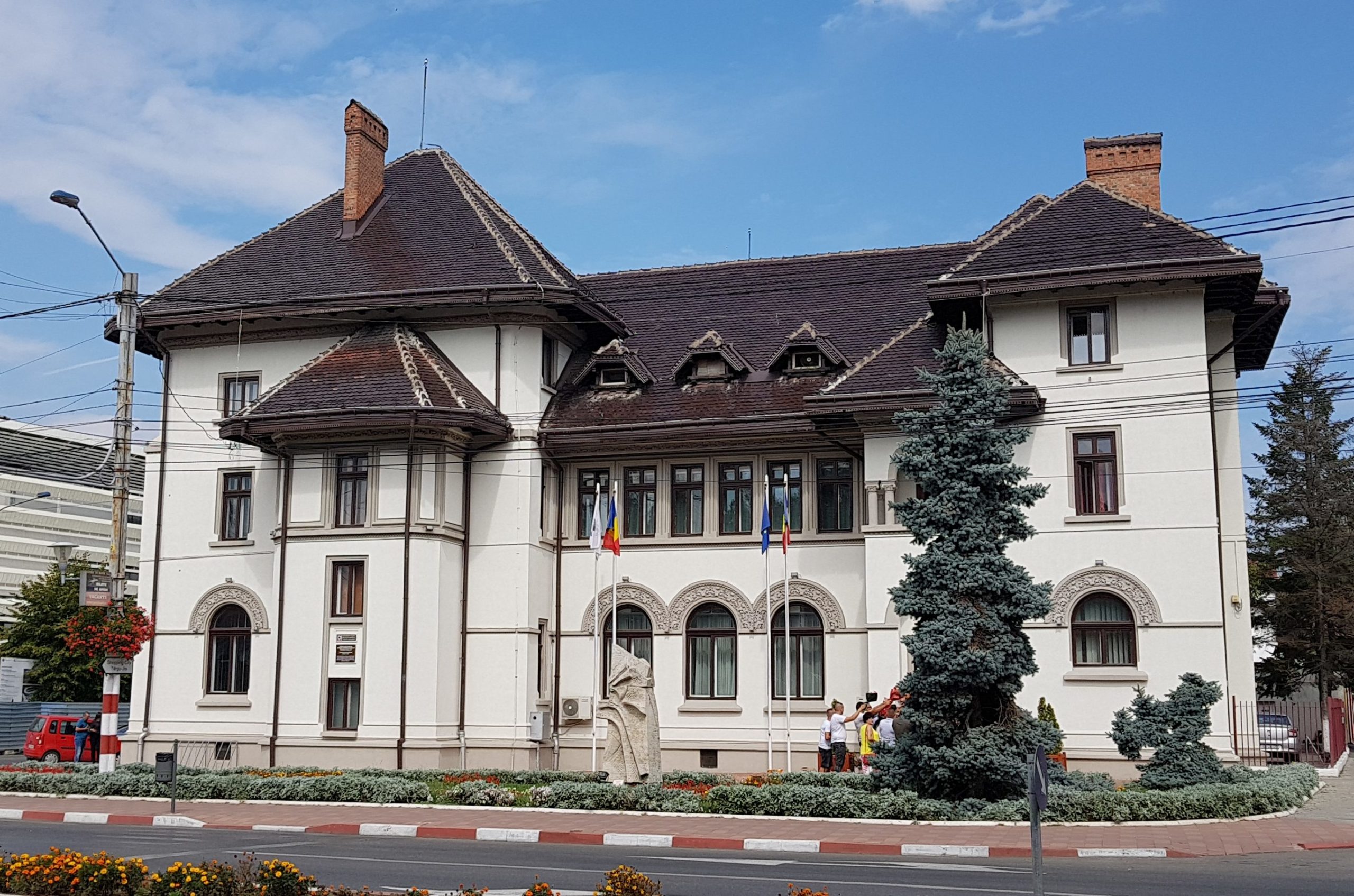 Se fac angajări la Primăria Târgu Jiu