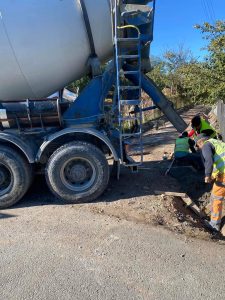 În Roșia de Amaradia se continuă modernizarea drumurilor: străduțele spre casele cetățenilor vor fi&nbsp;asfaltate