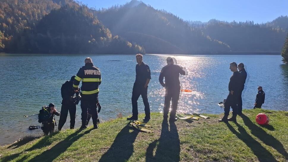 Scafandrii din cadrul IGSU, inclusiv salvatori din Gorj, se perfecționează pe lacul&nbsp;Colibița