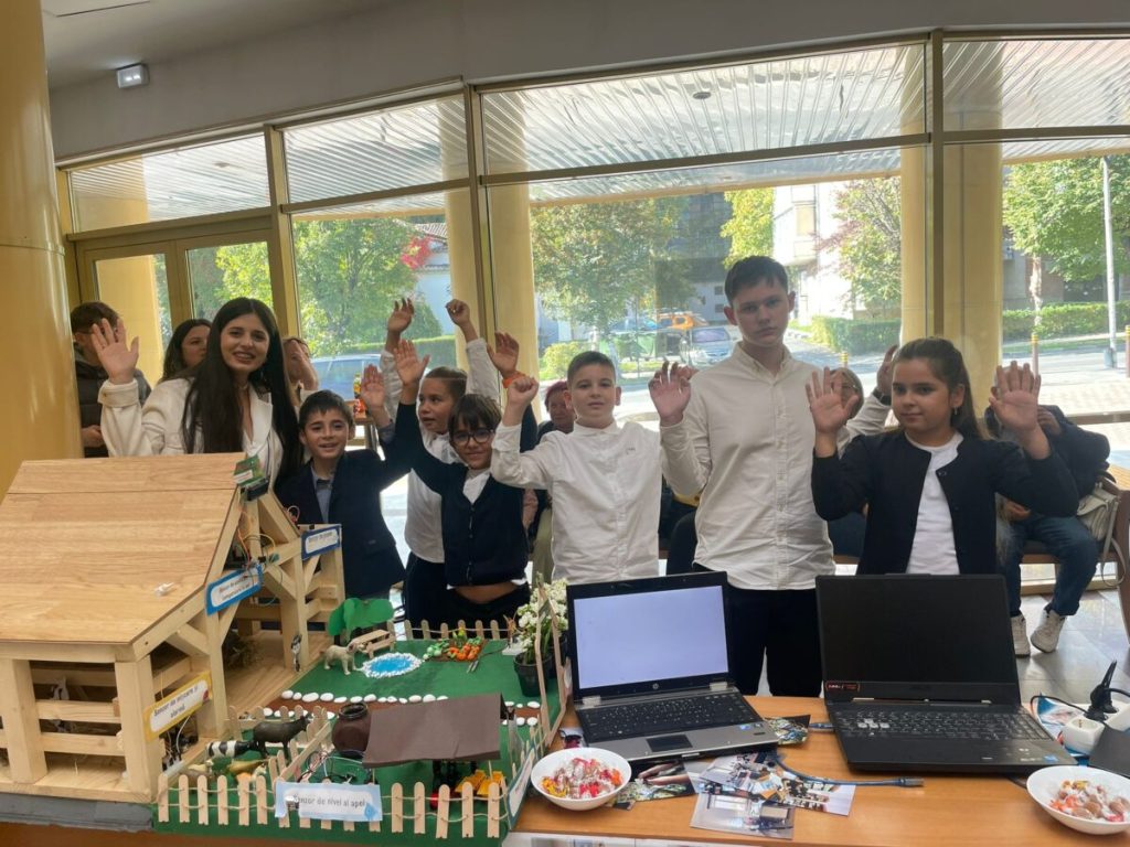 Elevii de la CNTV Târgu Jiu, locul III la Târgul Regional de Știință cu proiectul Ferma&nbsp;Sustenabilă