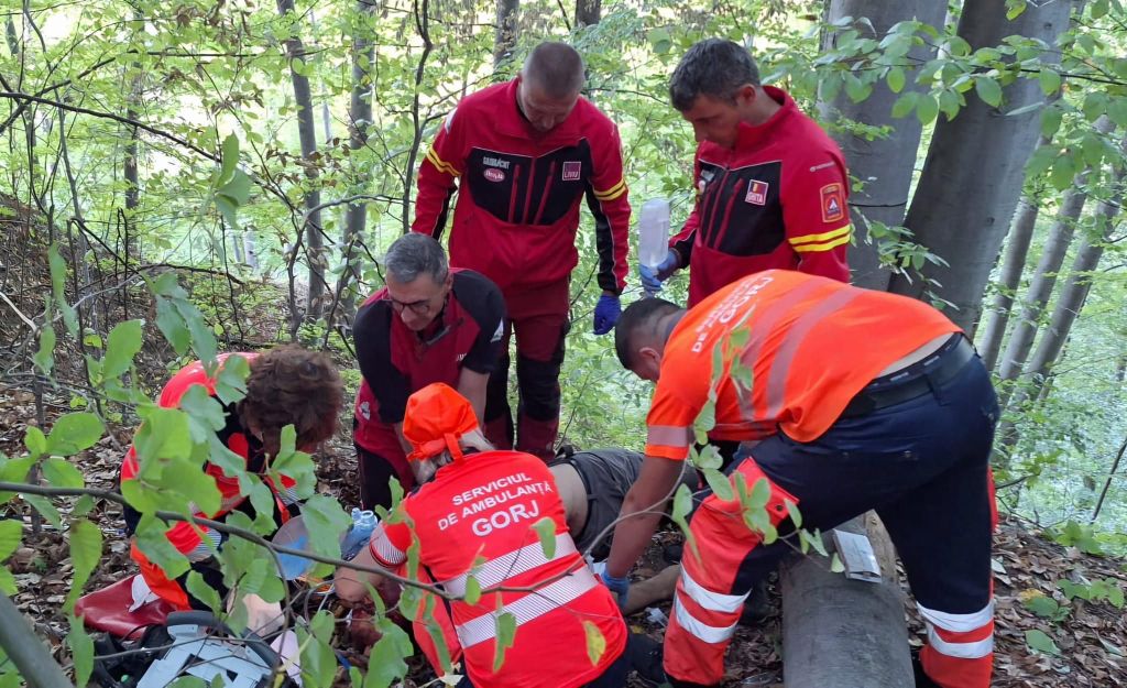 Intervenție dificilă a salvamontiștilor gorjeni pentru salvarea unei persoane&nbsp;accidentate