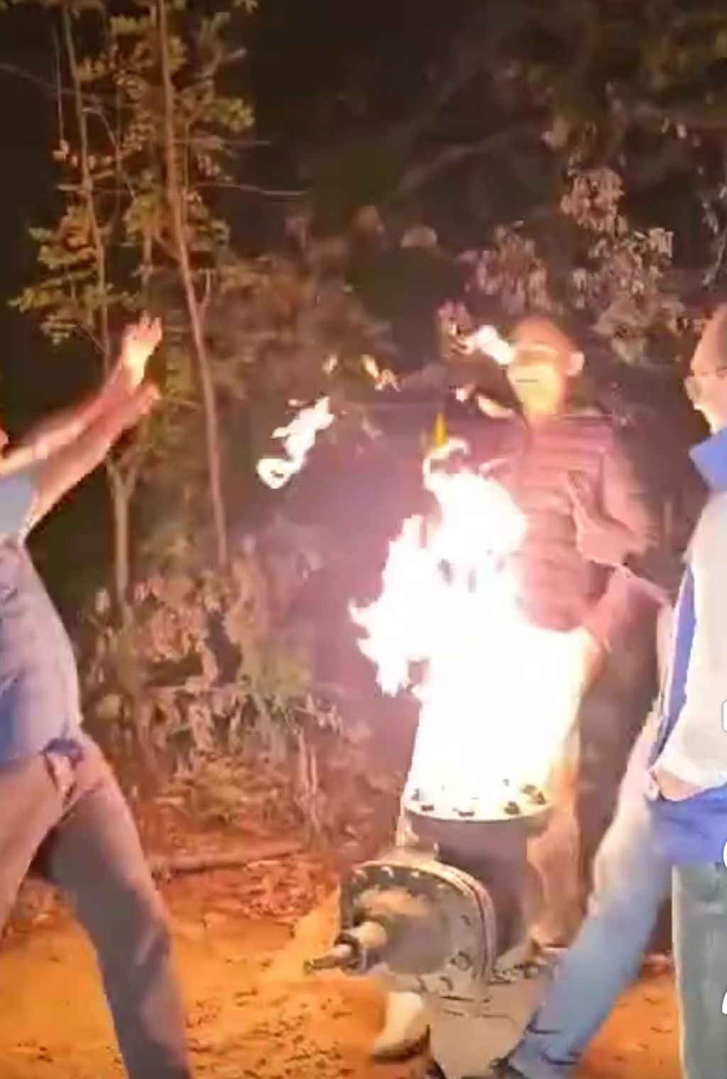 Flăcări electorale la Ciuperceni: Liberalii aprind focul la o sondă de&nbsp;gaze