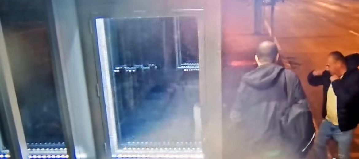 Vandalism într-o stație din Târgu Jiu. Poliția caută vinovatul surprins pe camerele de supraveghere