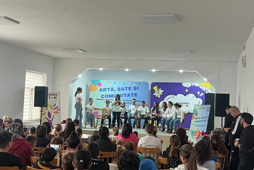 Tineri voluntari și tineri cu dizabilități, împreună pe scenă: „Artă, sate și&nbsp;comunitate”