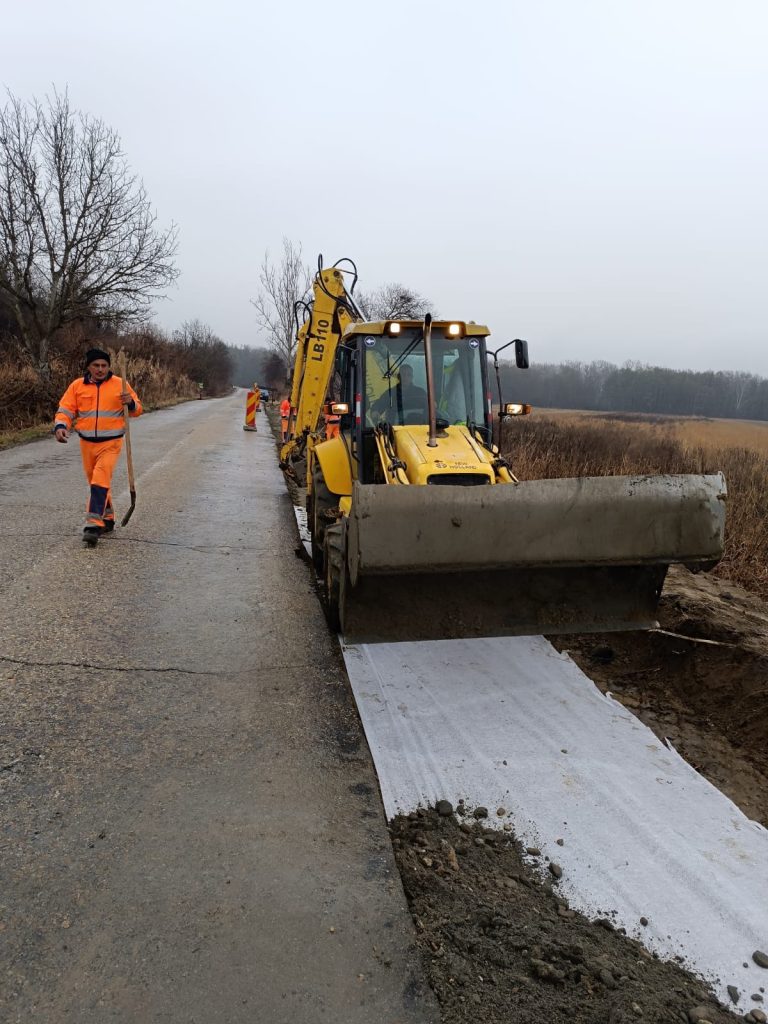 Au început lucrările de modernizare a unui drum județean din&nbsp;Gorj