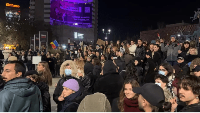 Protest în București față de accederea lui Călin Georgescu în turul doi al alegerilor&nbsp;prezidențiale