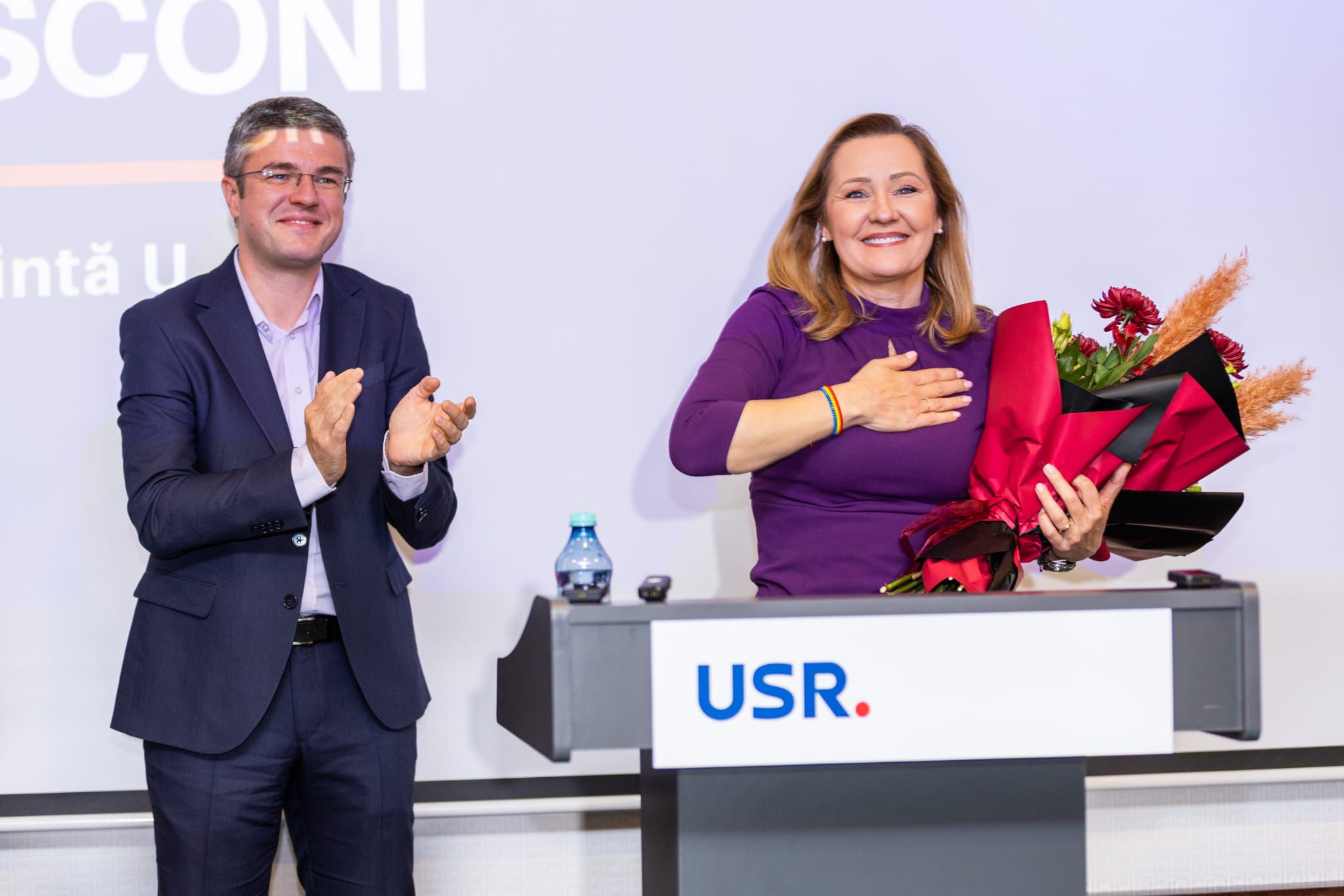 Elena Lasconi rescrie istoria: Surpriza USR în fața lui Marcel Ciolacu pentru Turul 2!