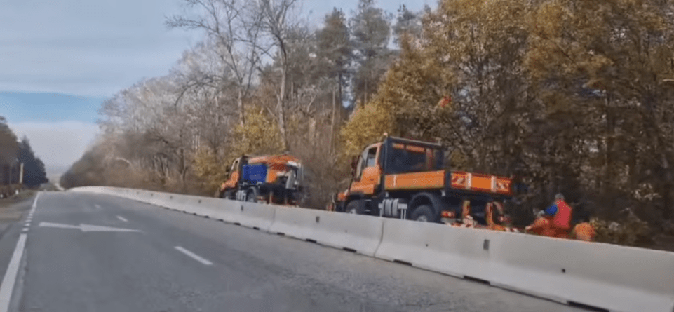 Măsuri de siguranță pe DN 67: Vegetația de pe marginea drumului, defrișată de SDN Târgu&nbsp;Jiu