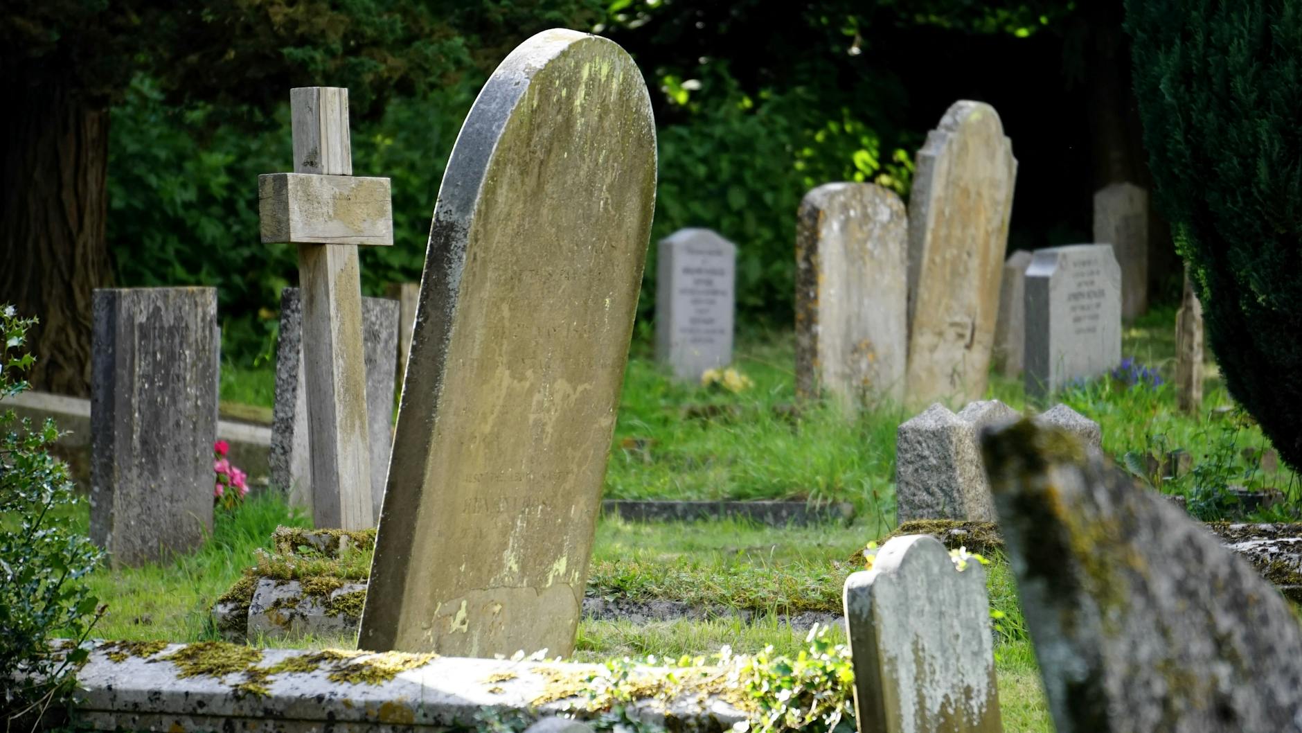 Au furat dintr-un cimitir din Gorj!