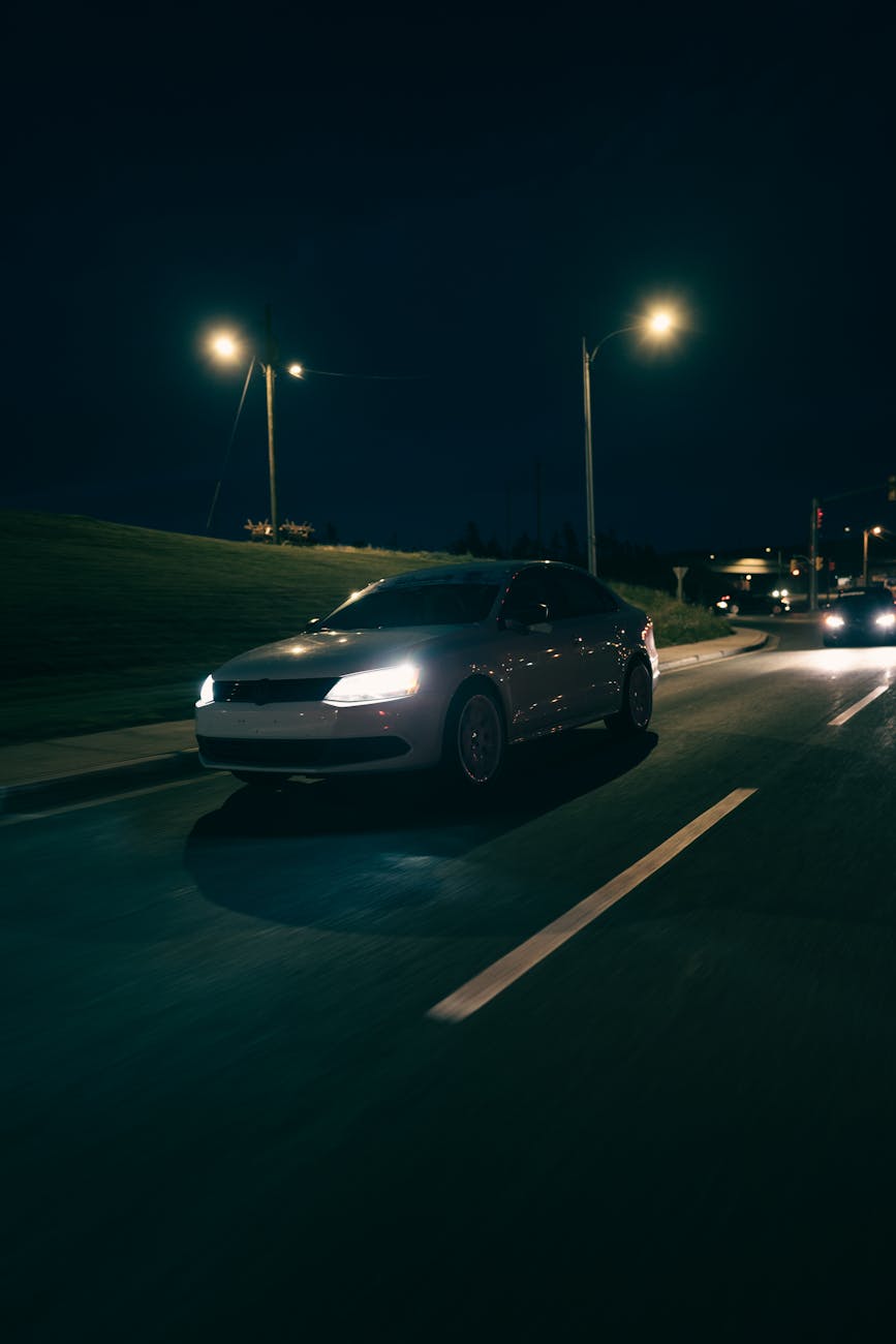 Cod Rutier 2024: Faza scurtă obligatorie pe toate drumurile publice, chiar și&nbsp;ziua