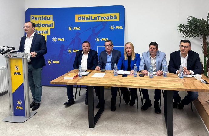 Consilierii PNL din Târgu Jiu protestează. De ce!
