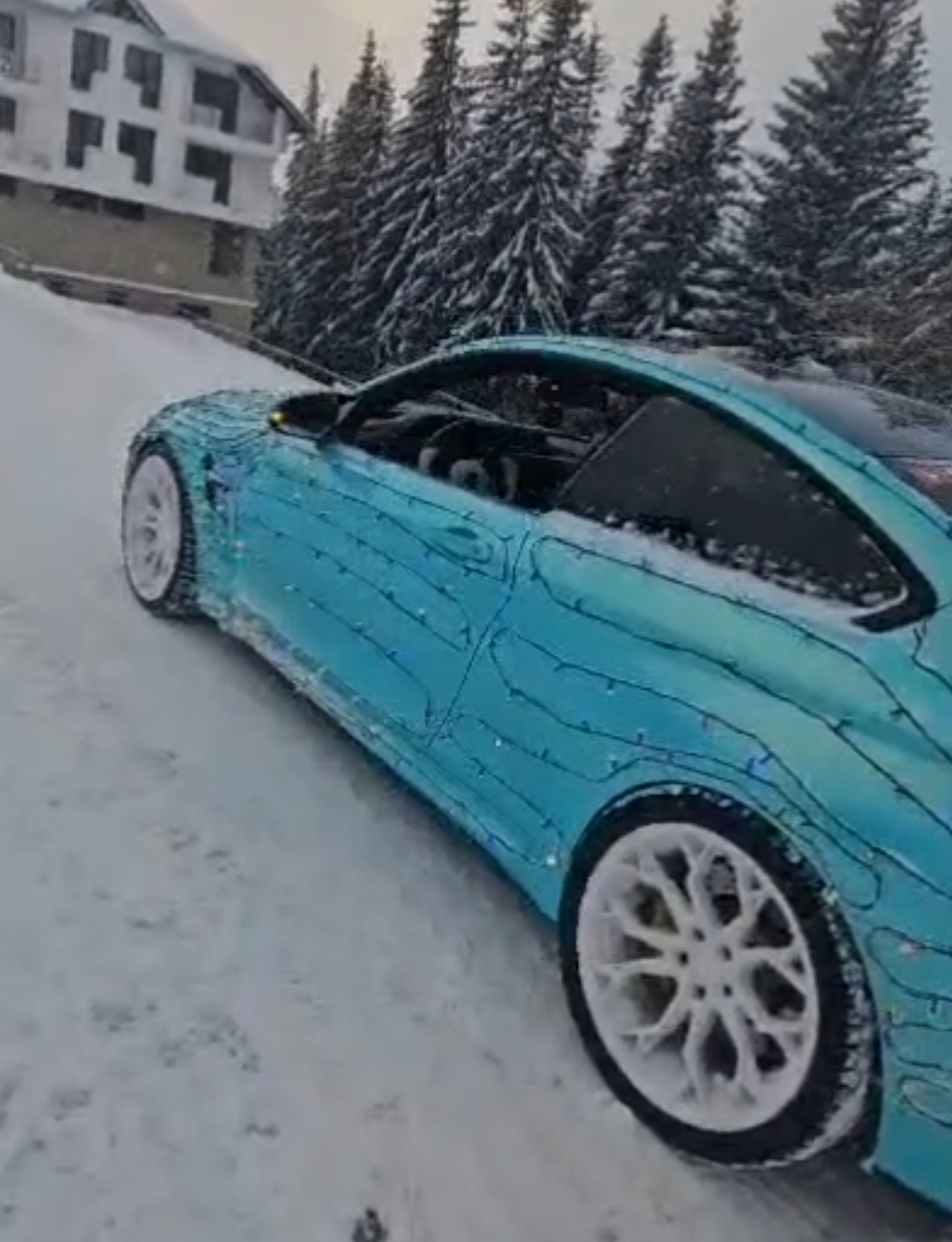 Amendă pentru un BMW împodobit cu luminițe