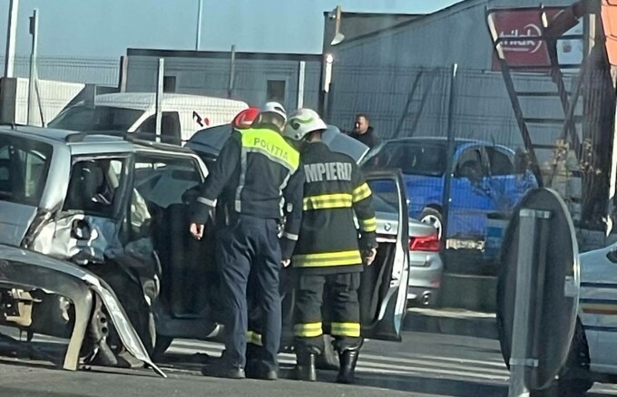Tragedie: O fetiță a murit într-un accident rutier provocat de o șoferiță care a trecut pe roșu