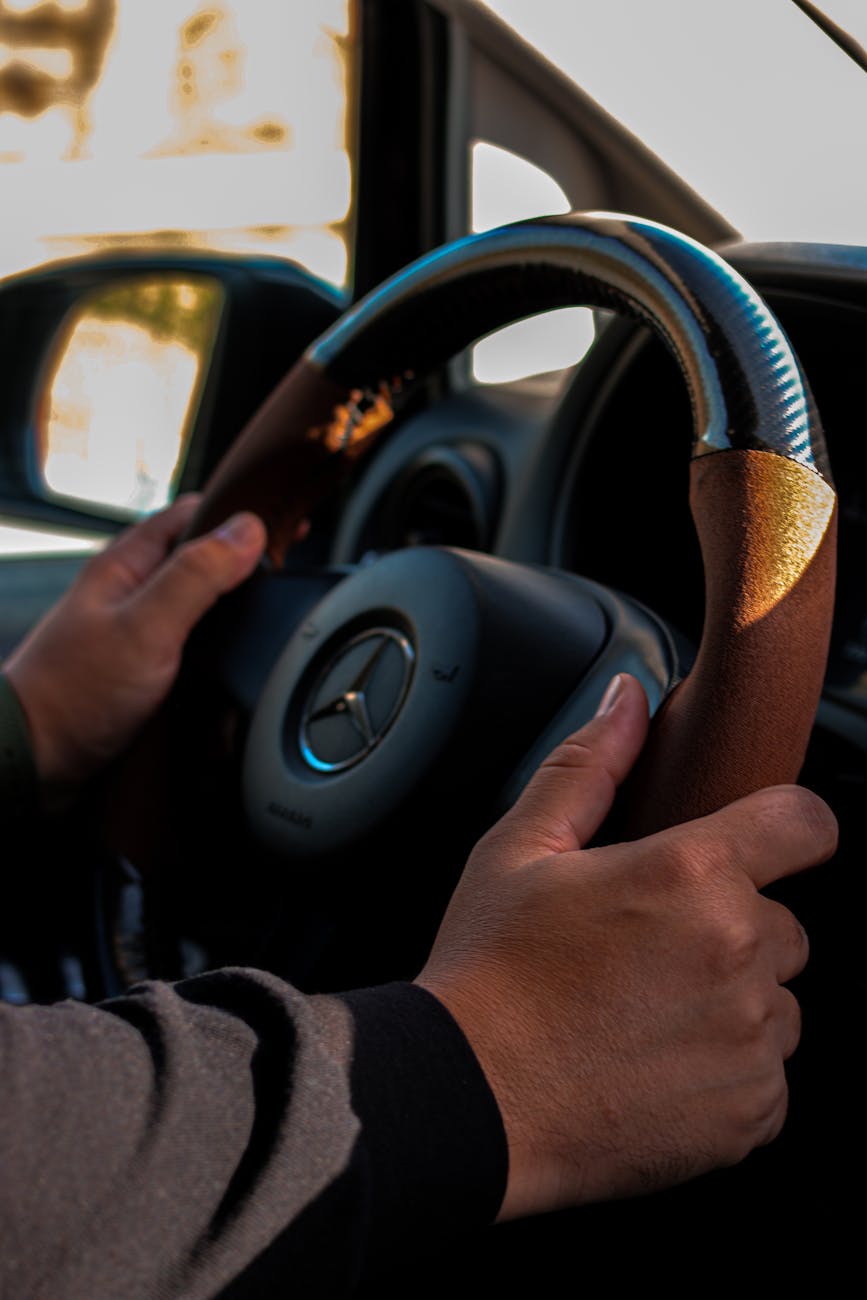 Șofer prins băut la volan în Telești. Un alt bărbat riscă dosar penal pentru încredințarea&nbsp;mașinii