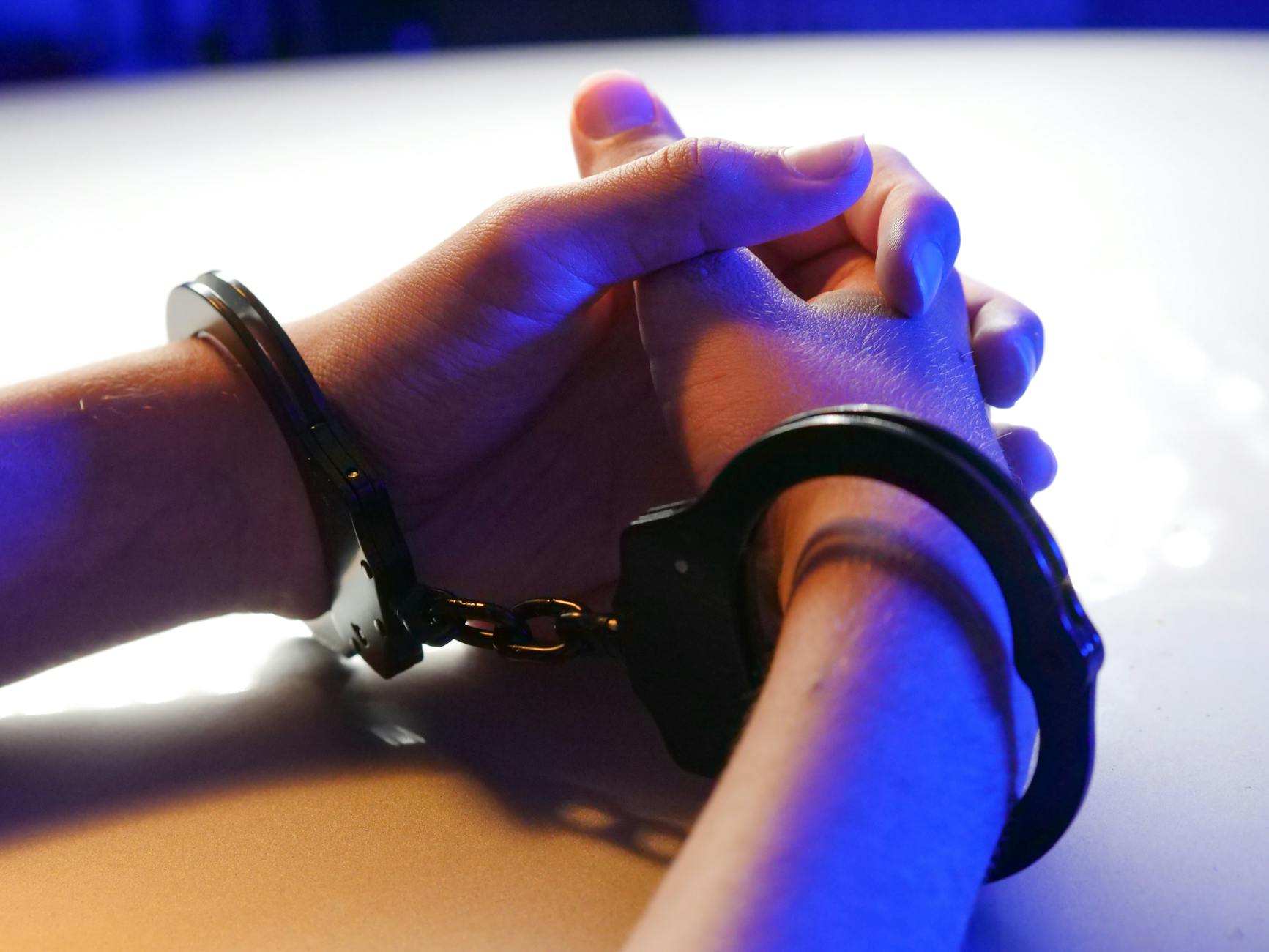 Dosar penal și ordin de protecție provizoriu în urma unei amenințări grave la Motru