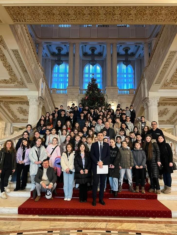Elevii din Târgu Jiu au vizitat Parlamentul&nbsp;României