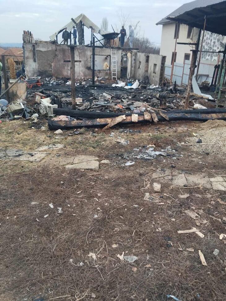 Mobilizare impresionantă pentru o familie din Runcu, rămasă fără casă în plină&nbsp;iarnă