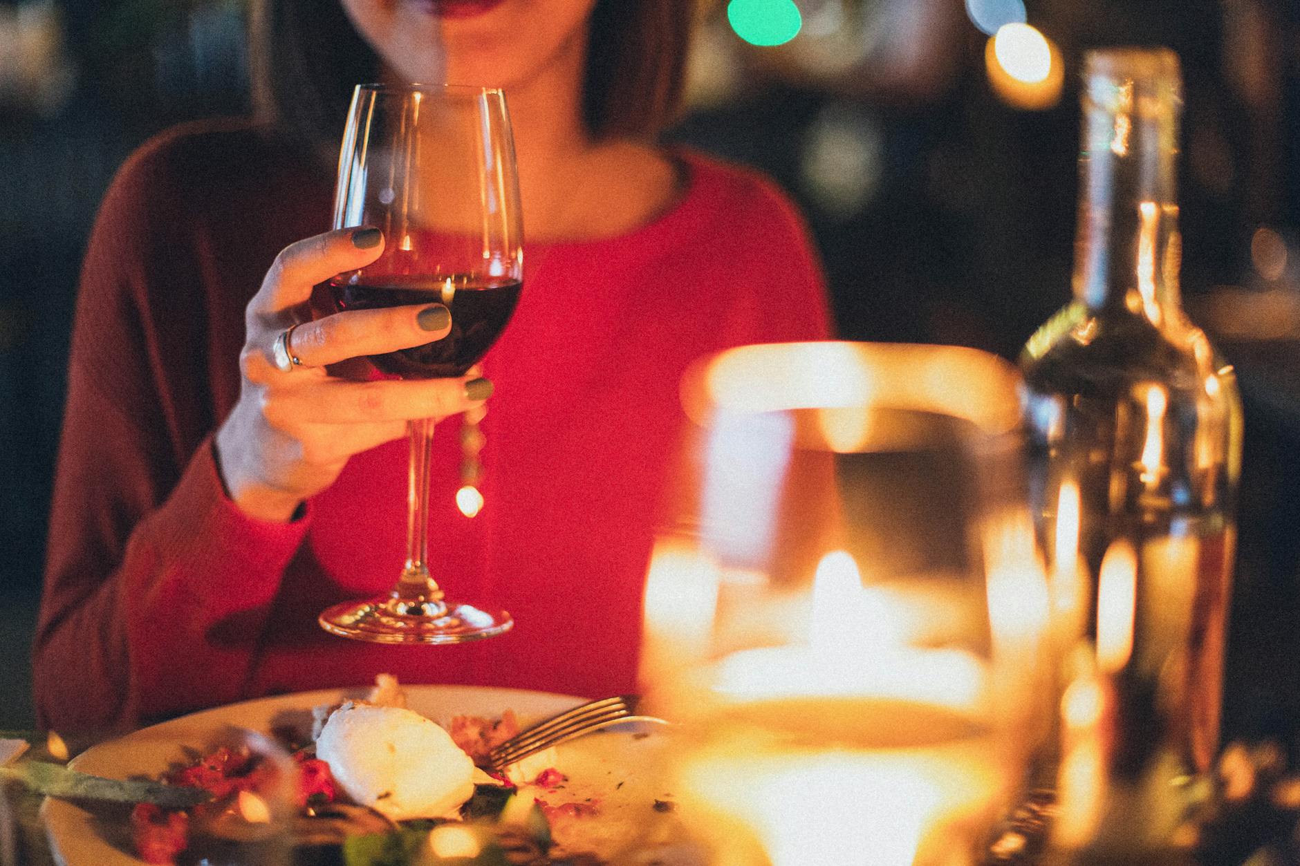 Seară festivă de 8 Martie la un restaurant din Târgu Jiu