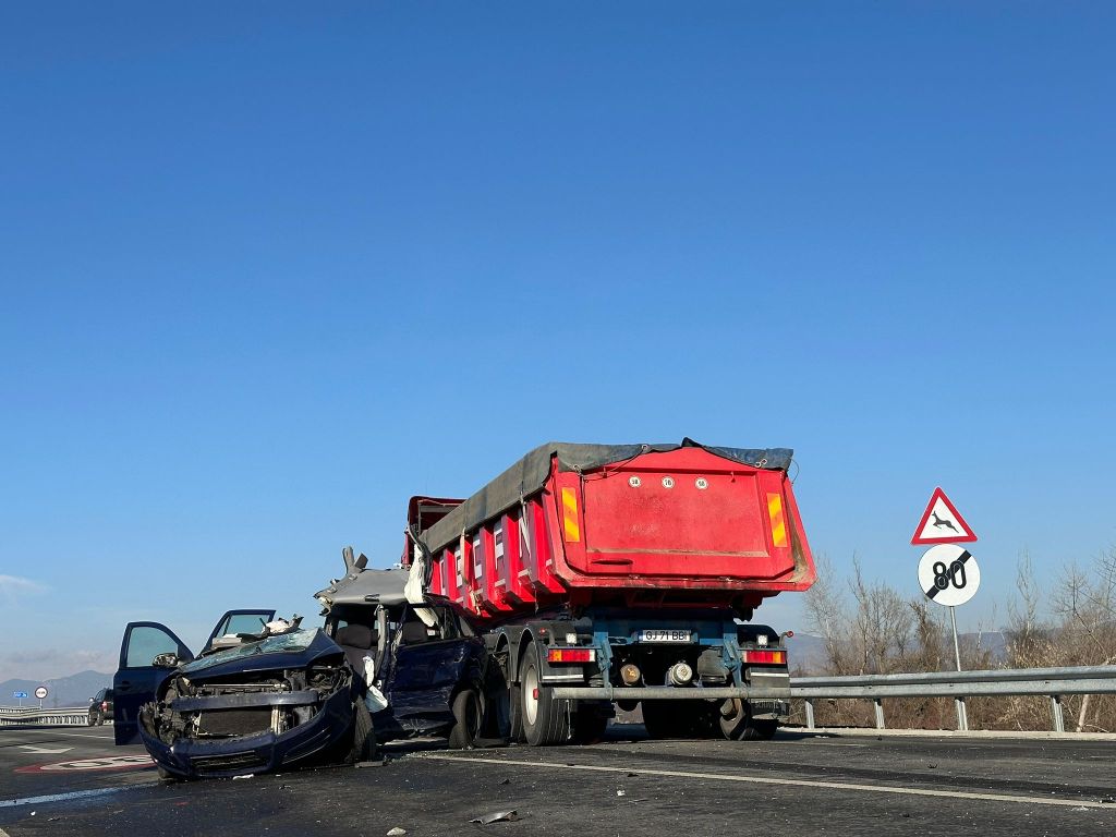 Accident mortal în Târgu Jiu. Un șofer a&nbsp;murit