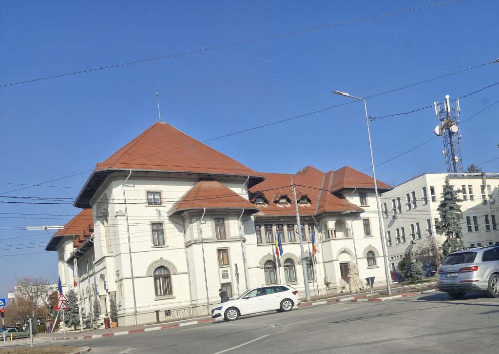 Restructurări la Primăria Târgu Jiu: Peste 60 de angajați vor fi&nbsp;concediați