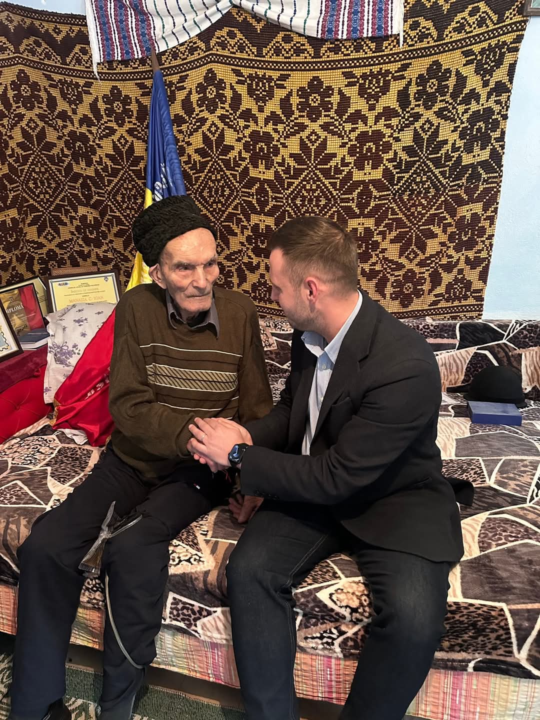 Veteranul Ioan C. Manasia din Polovragi, sărbătorit la împlinirea a 104 ani