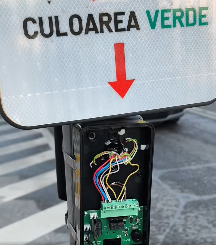Semafor vandalizat chiar în fața Primăriei Târgu Jiu. Romanescu: „Se pune în pericol viața cetățenilor”