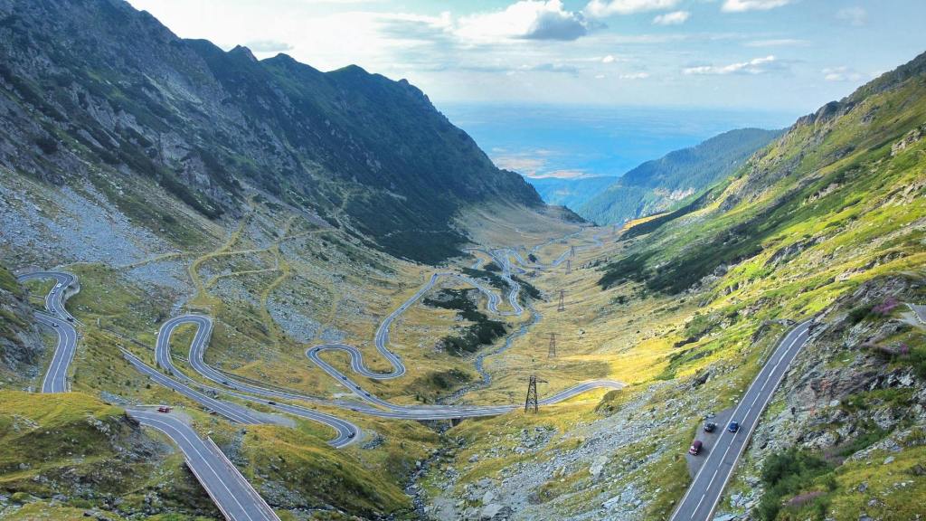 Transfăgărășanul și Transalpina, închise circulației din cauza condițiilor meteo&nbsp;nefavorabile