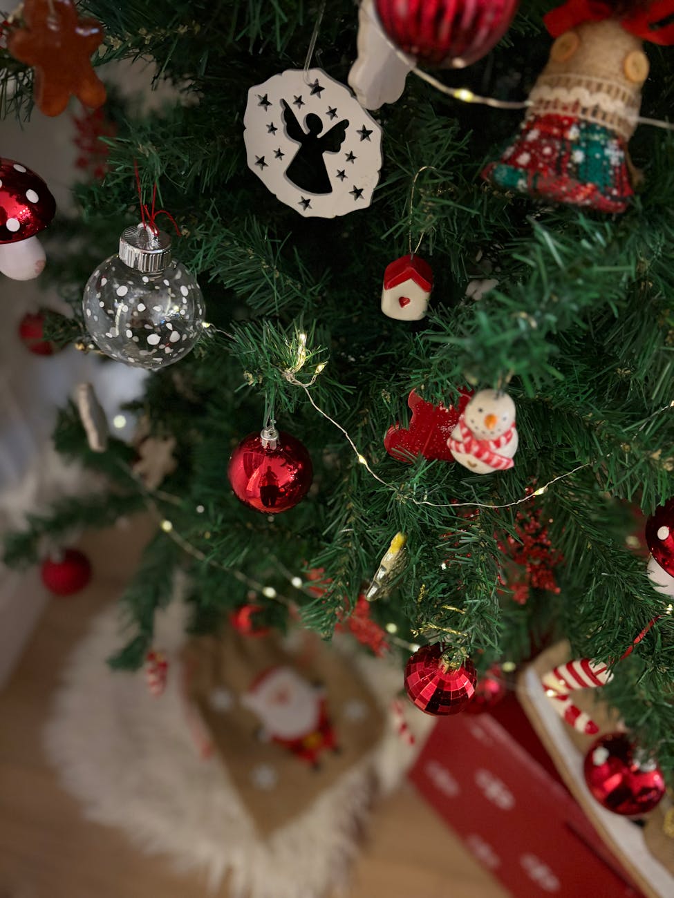 Primarul din Cătunele păstrează tradiția: Florinel Țuilă se îmbracă în Moș Crăciun și merge la&nbsp;colindat