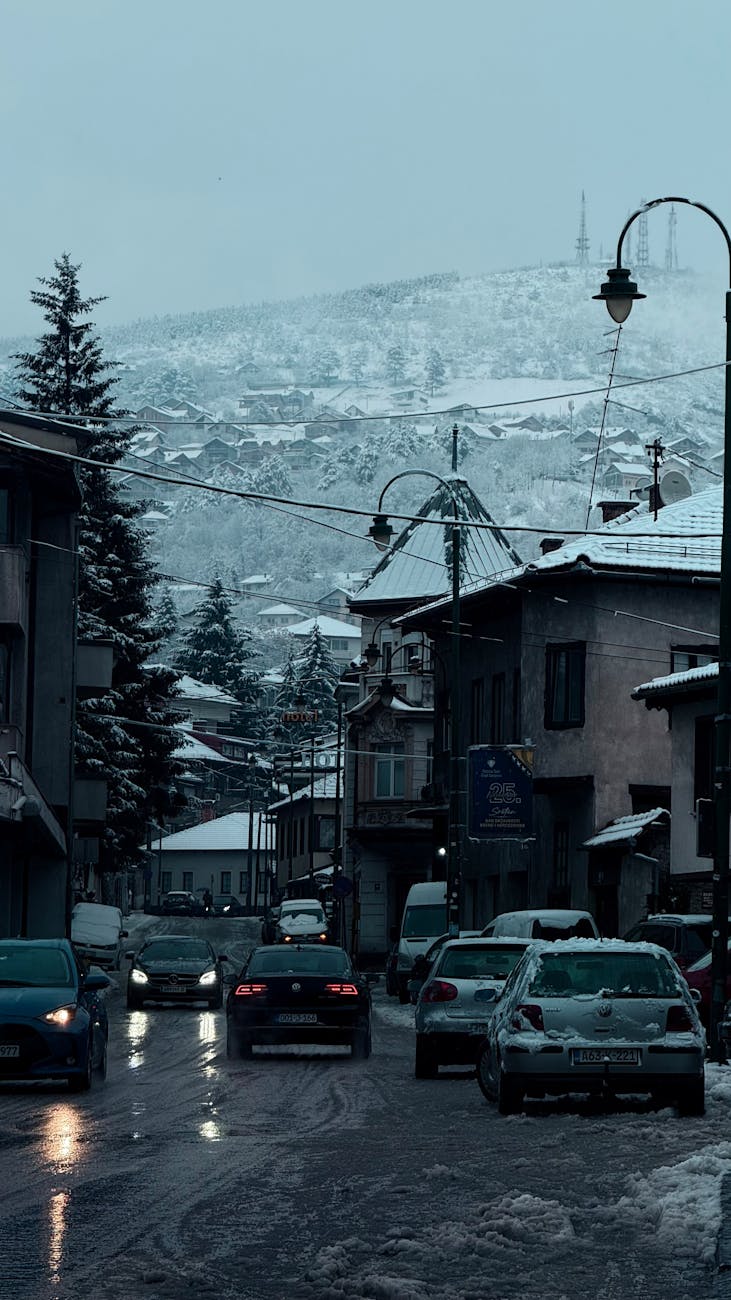 Vreme severă de iarnă înainte și în timpul Crăciunului. Ninsori, viscol și ger în mai multe regiuni