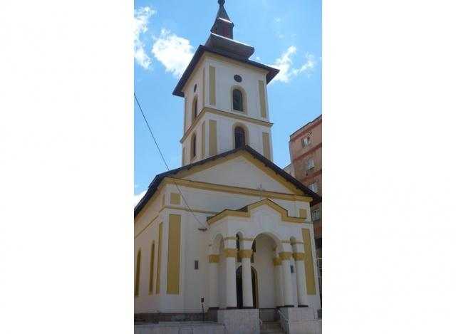 Geamuri sparte la o biserică din Târgu Jiu. Poliția a deschis dosar&nbsp;penal