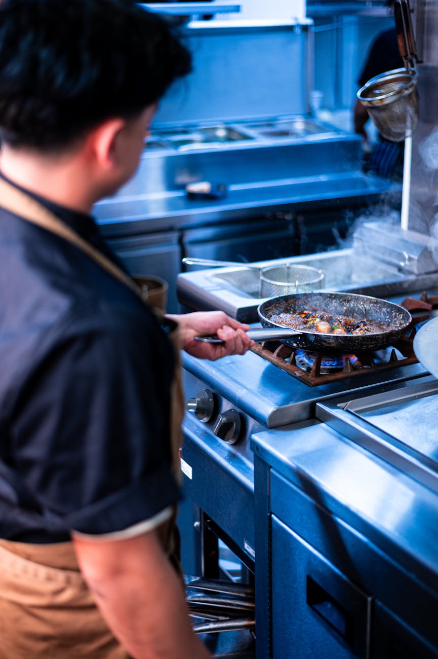 Universitatea „Constantin Brâncuși” angajează bucătar calificat, pe perioadă&nbsp;nedeterminată