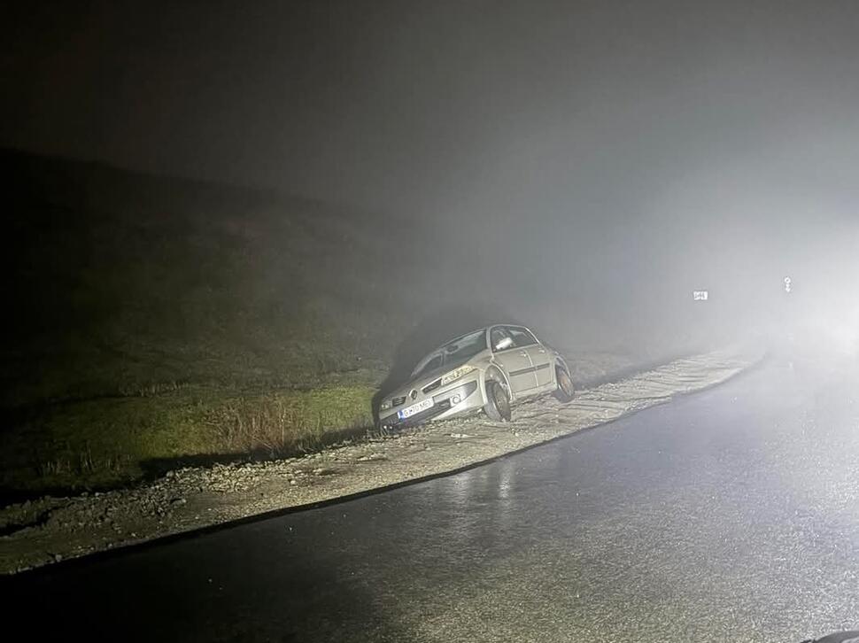 Un autoturism a derapat și a ajuns în șanț pe o stradă din Târgu&nbsp;Jiu