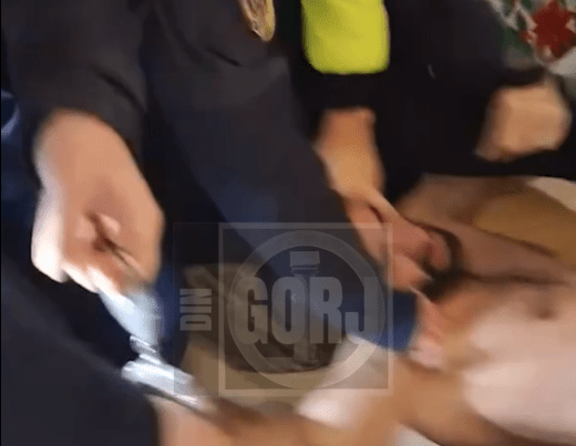 Un bărbat a mușcat trei polițiști după un apel la 112, în&nbsp;Caraș-Severin