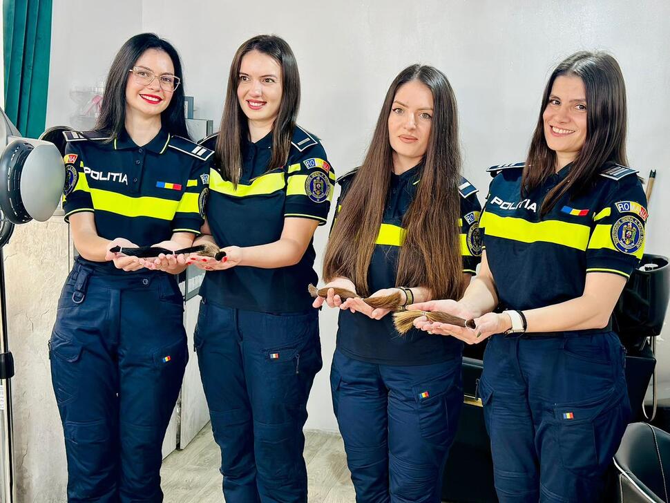 Gest de solidaritate din Gorj: patru polițiste au donat păr pentru femeile care luptă cu&nbsp;cancerul