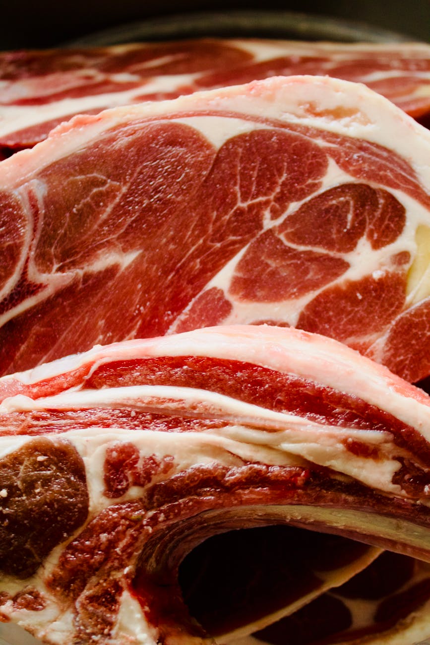 Mielul este la mare căutare înainte de Paște: prețuri tot mai mari și cozi încă de&nbsp;dimineață