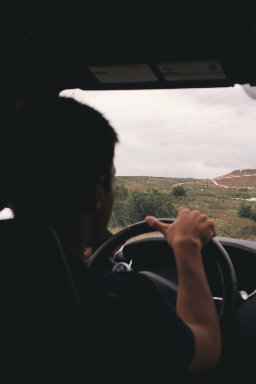 Urmărire ca în filme în Gorj: copil de 14 ani prins la volan, cu tatăl lângă el