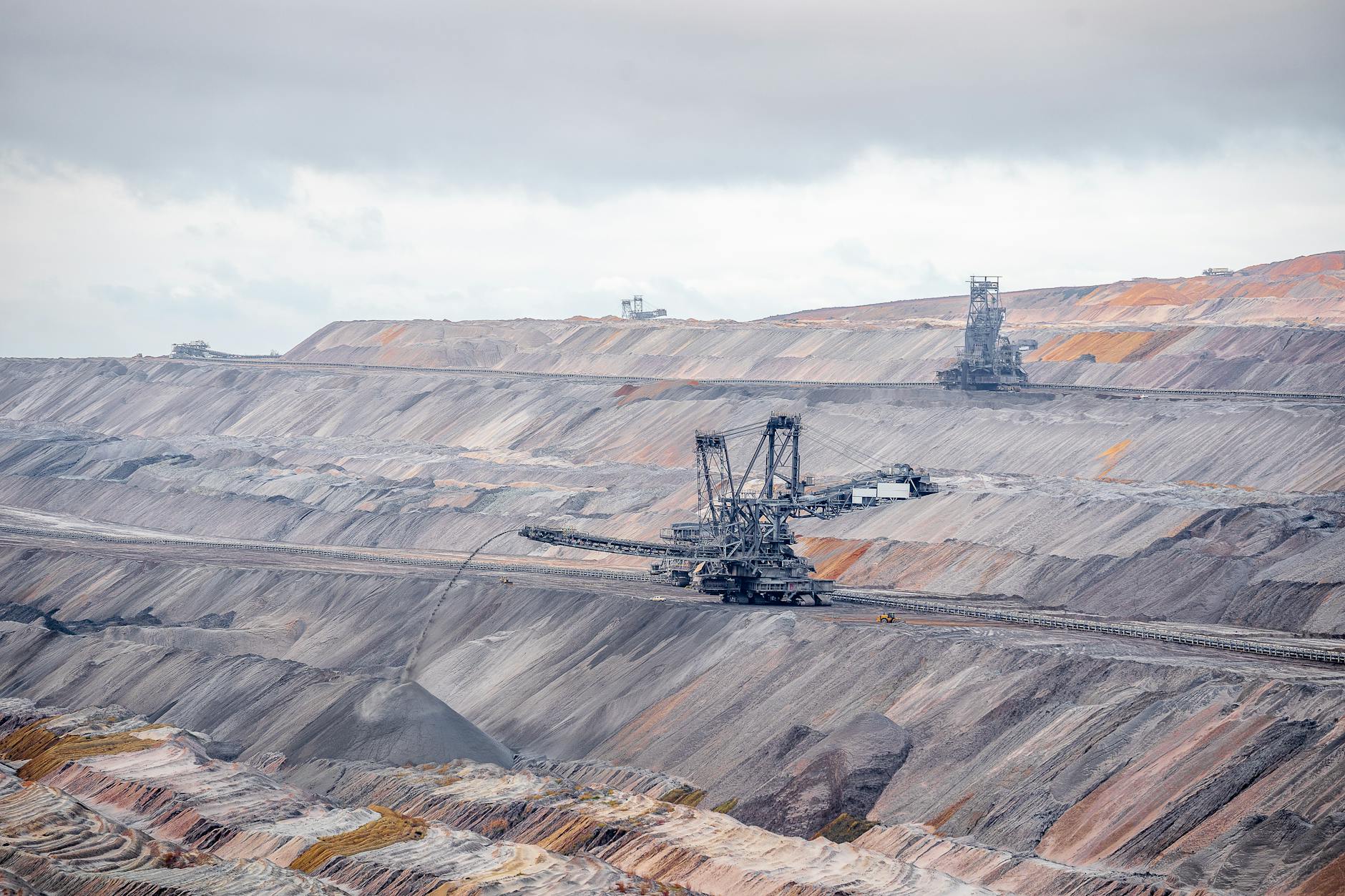 Lovitură pentru minerit: cariere închise în Gorj și Vâlcea, peste 1.400 de angajați afectați