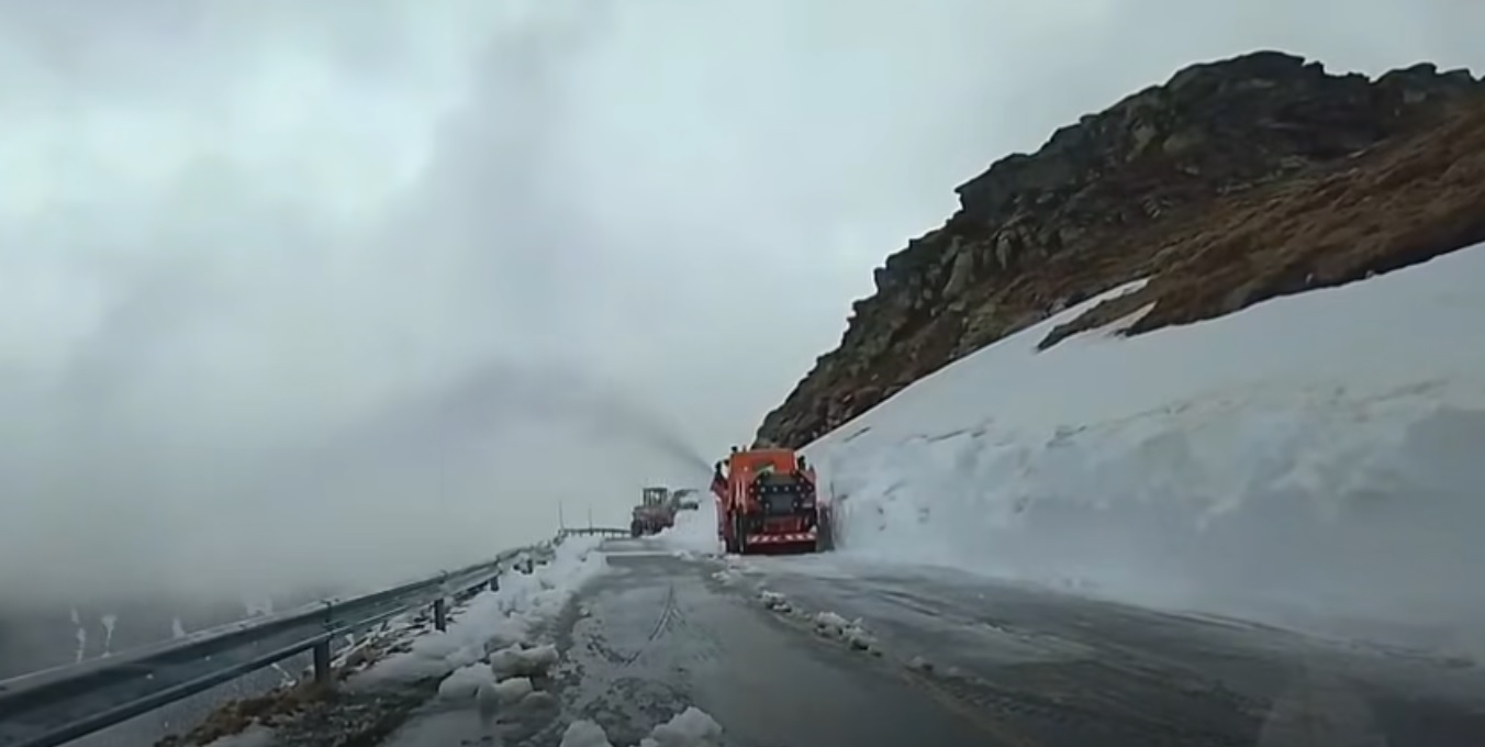 Se lucrează pe Transalpina pentru redeschiderea circulației
