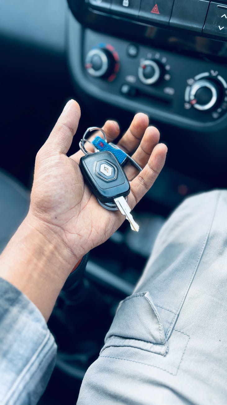Permisul de conducere, reguli noi pentru candidați. Cine scapă de proba teoretică
