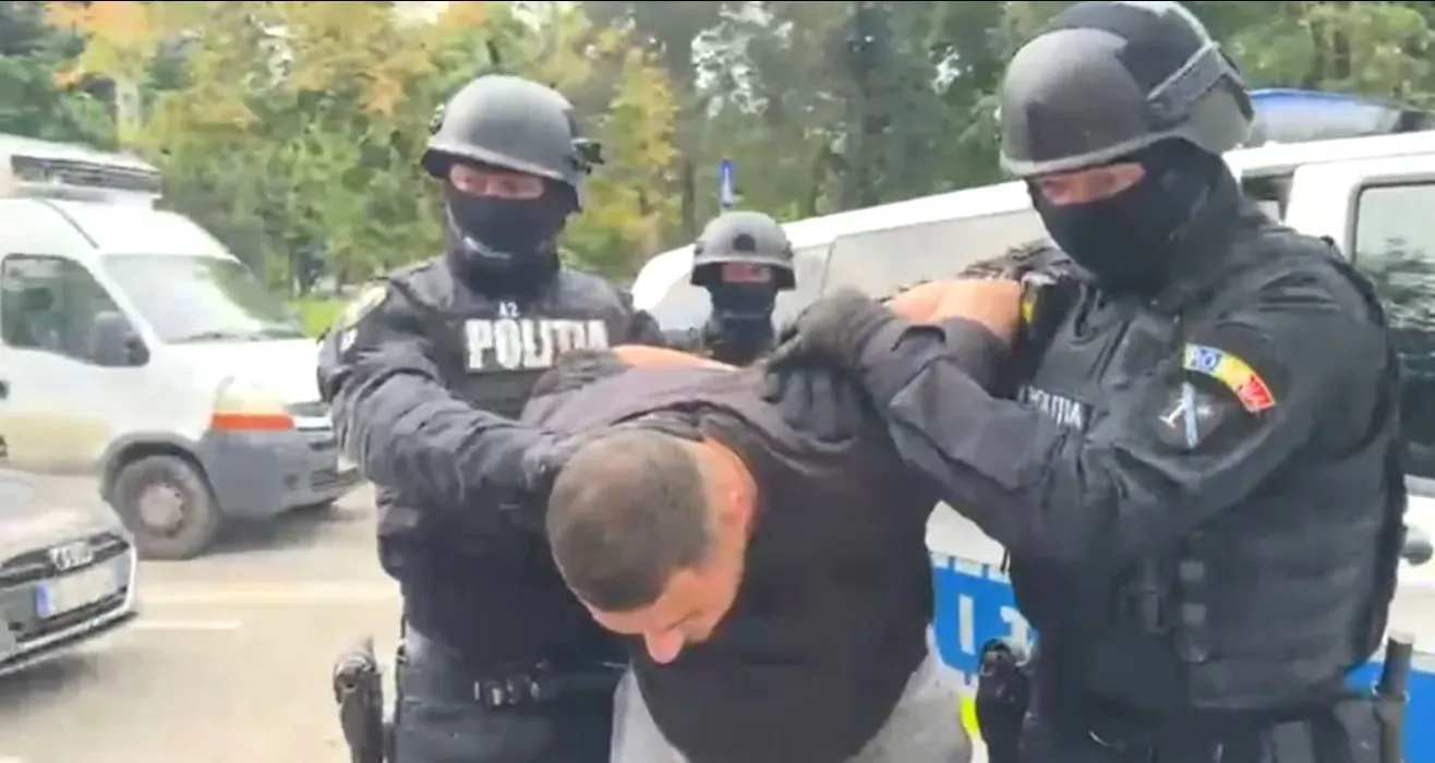 „Regele TikTok-ului”, ridicat de mascați după ce s-ar fi dat drept Piedone. A intrat în magazine și a făcut „controale” filmate