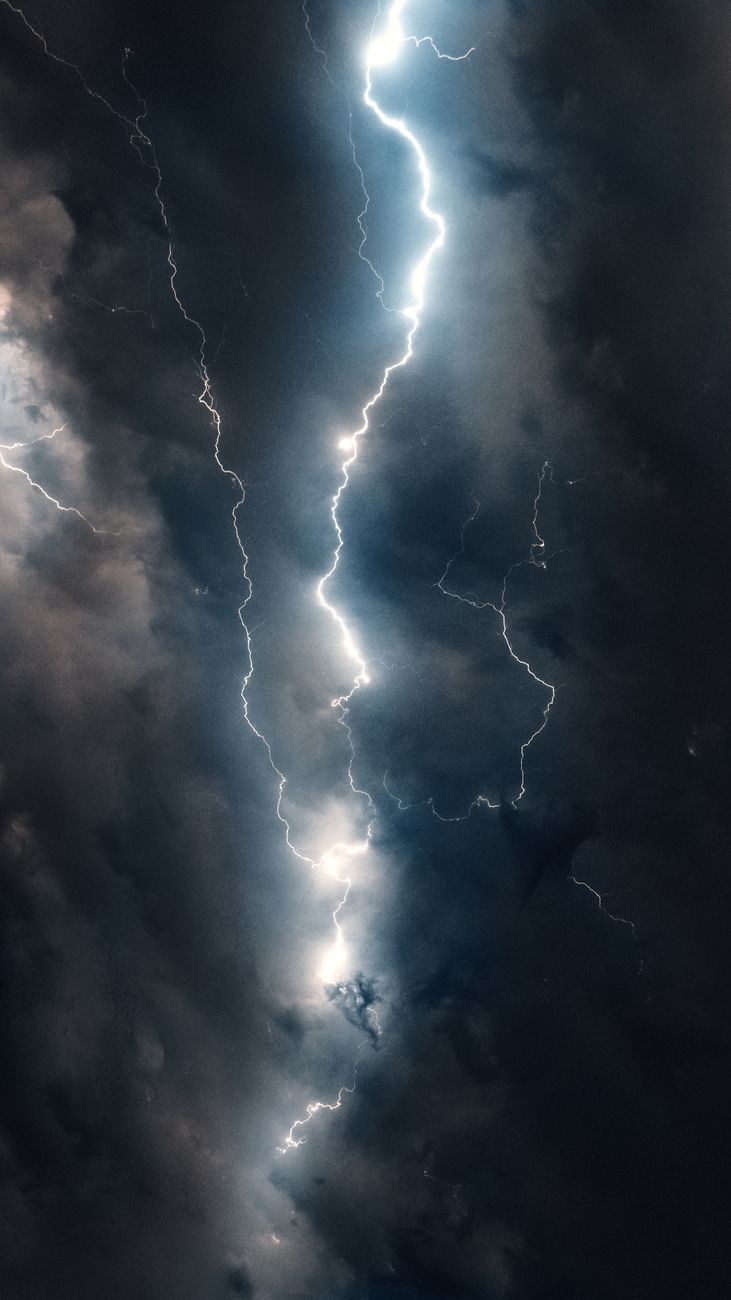 Cod galben de furtuni în Gorj. Meteorologii anunță ploi torențiale și&nbsp;vijelii