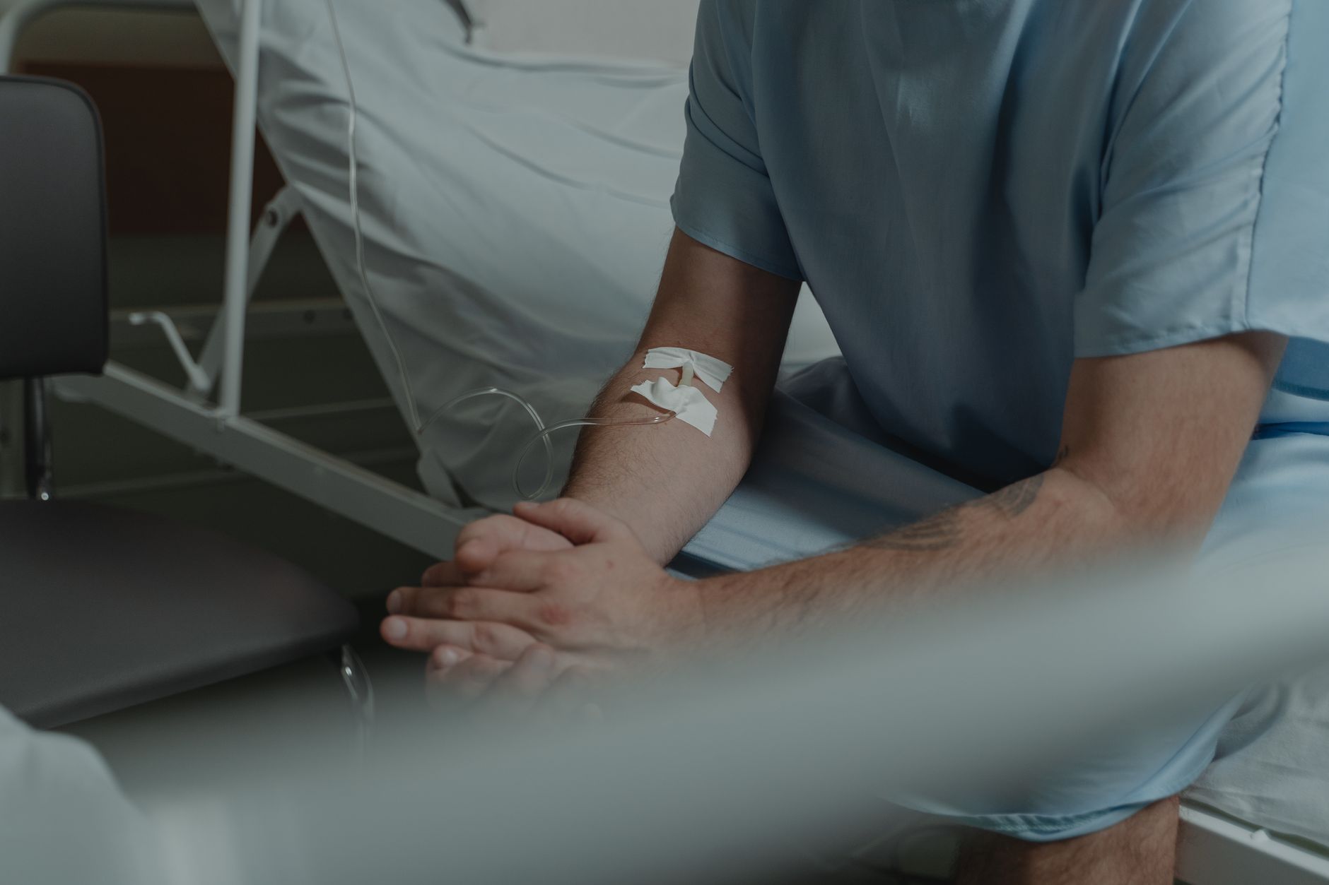 Bolnavii cronici și oncologici primesc din nou concediu medical plătit integral de la 1 iunie
