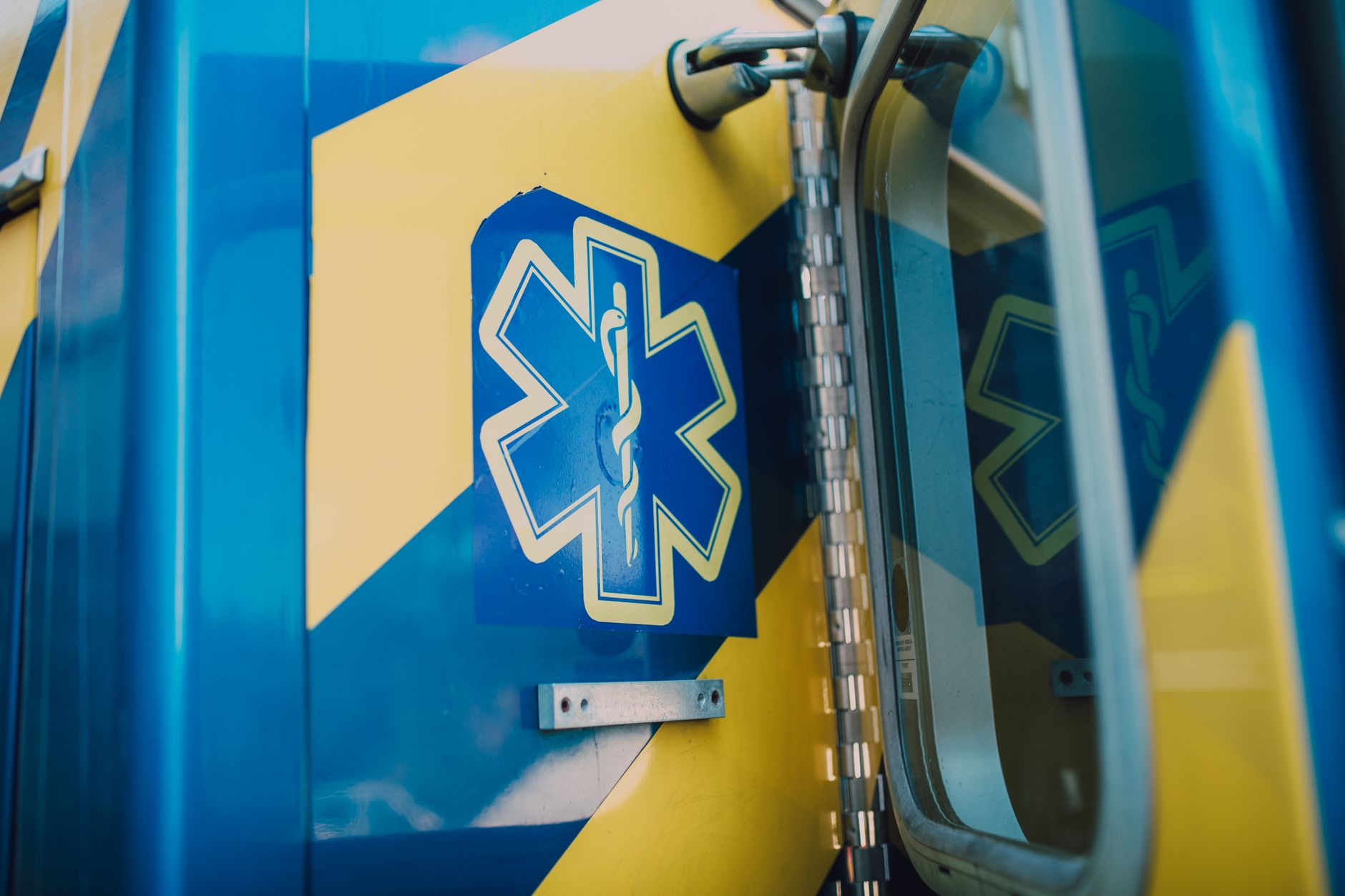 Angajații de la Ambulanță amenință cu proteste. Sindicaliștii reclamă tăierea sporurilor