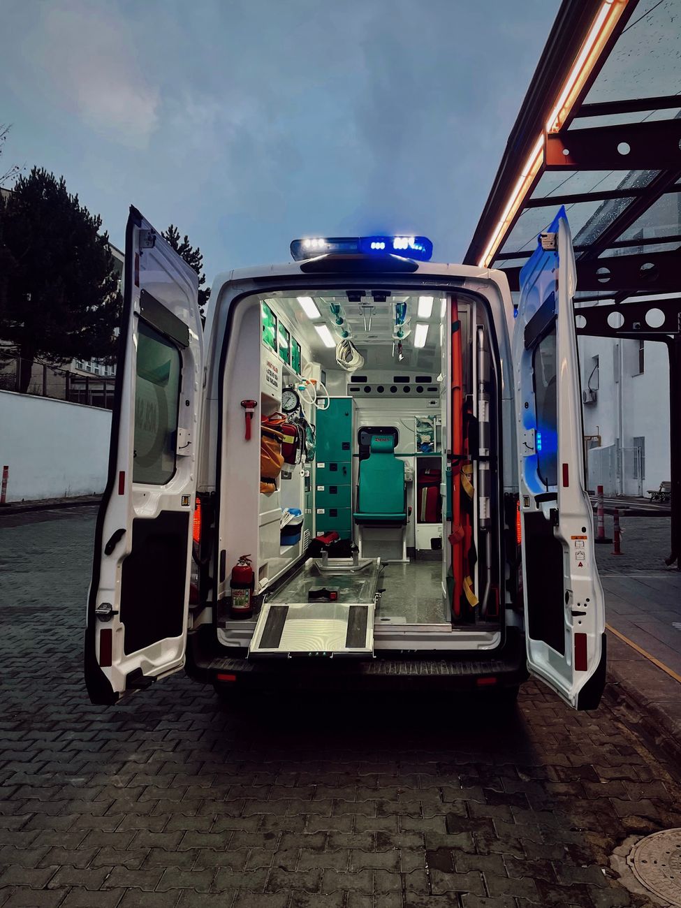 Serviciul de Ambulanță Gorj face angajări. Două posturi de asistent medical, la Târgu Jiu și Motru