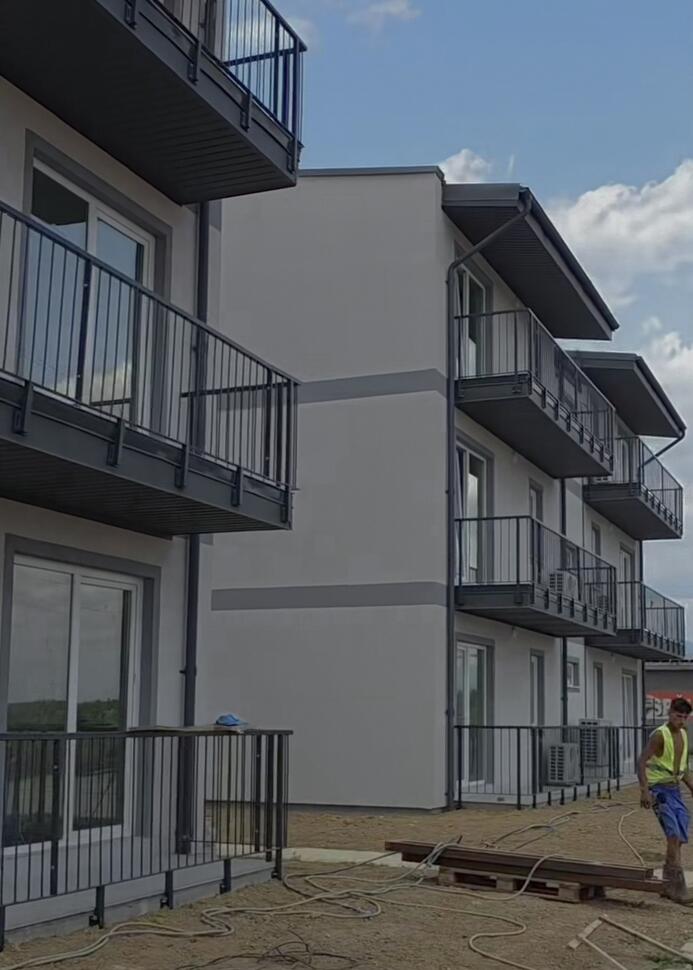 Primele trei blocuri construite după Revoluție la Tismana sunt gata. Apartamentele vor fi repartizate în această toamnă